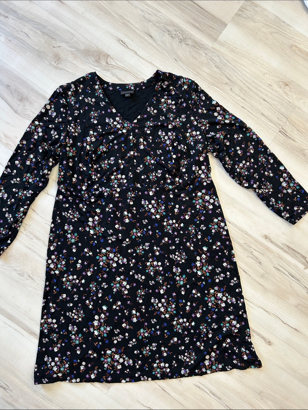J Jill Black Floral women’s Dress with V-Neck